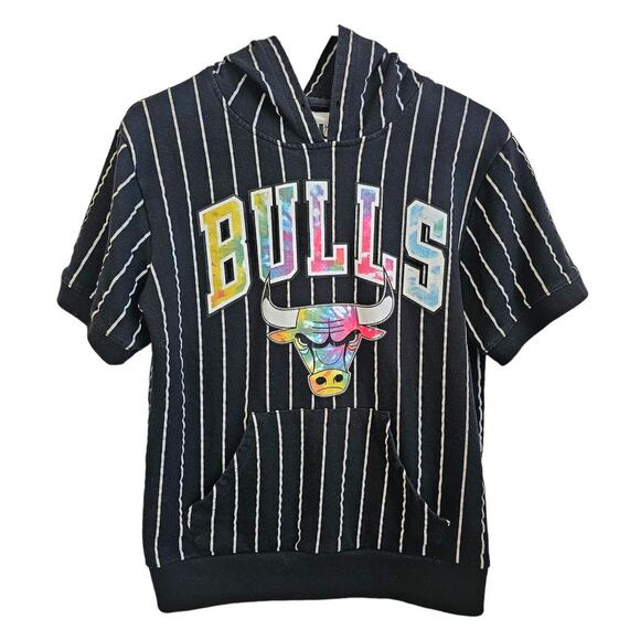 NBA Sweaters - NBA Chicago Bulls Short Sleeve Hoodie Black White Pin Stripe Size Small